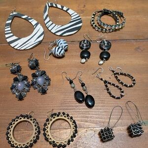 Lot of earrings with black color theme